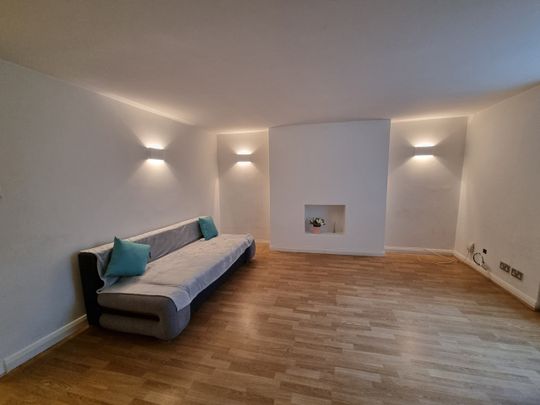 1 Bed Flat, Basement, WC1N - Photo 1