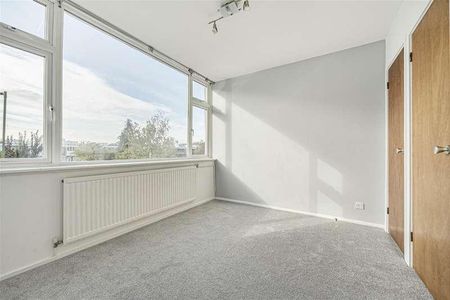 Ashbourne Close, Woodside, N12 - Photo 3