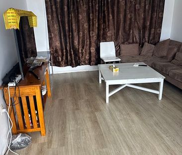 Brick & Tile Great Home in Papatoetoe - Photo 3