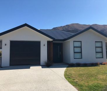 Sunny modern home, large garden, walk to town/lake - Photo 5