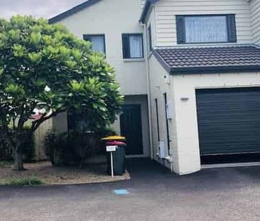 Well Presented Townhouse - Photo 5