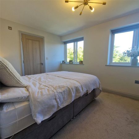 4 bedroom semi-detached house to rent - Photo 4