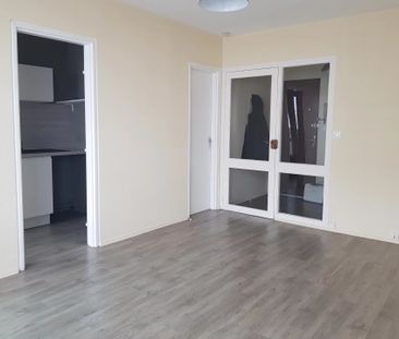 Location Appartement 3 pièces 41m² LA ROCHELLE 17000 - Photo 4