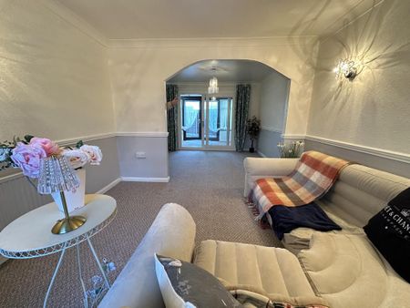 3 bedroom semi-detached house to rent - Photo 2