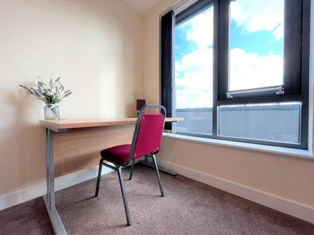 3 bedroom flat to rent - Photo 4