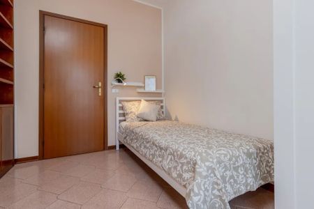 Via Urbino, Padova, Veneto 35142 - Photo 2