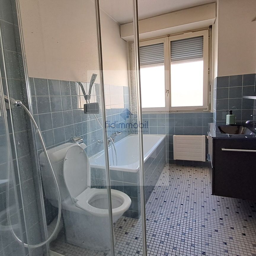 Large, bright apartment in the heart of the city - Photo 1