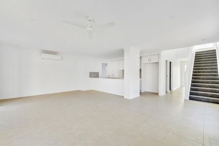 6 Clearwater Street, Newport QLD 4020 - House For Rent | Domain - Photo 4