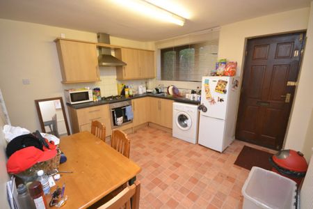 2 bed Mid Terraced House for Rent - Photo 3