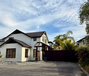 Spacious 4-bed well-presented family home - Photo 2