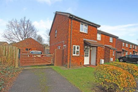 2 bedroom end of terrace house to rent - Photo 3