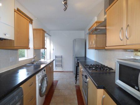 3 bedroom semi-detached house to rent - Photo 3