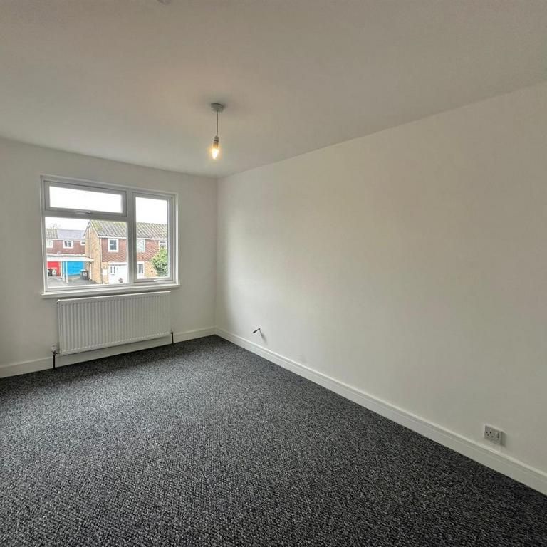 3 bedroom end of terrace house to rent - Photo 1