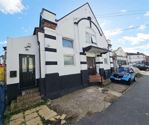 West Road, Westcliff On Sea, Westcliff On Sea, SS0 - Photo 1
