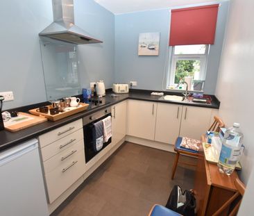 Hylands, 27 Barnpark Road, Teignmouth, TQ14 - Photo 1