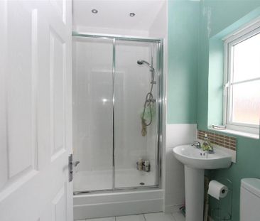 4 bedroom detached house to rent - Photo 2