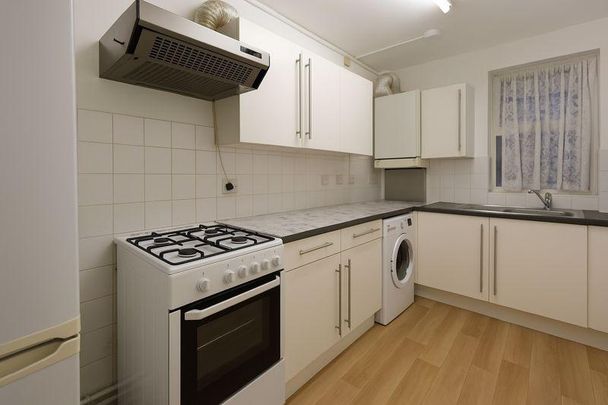 3 bedroom flat to rent - Photo 1