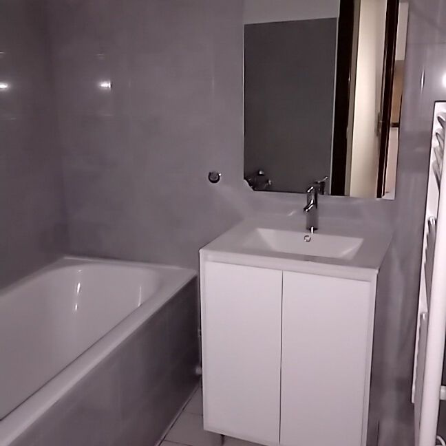 Studio entièrement rénové, en Résidence centre ville - Photo 1