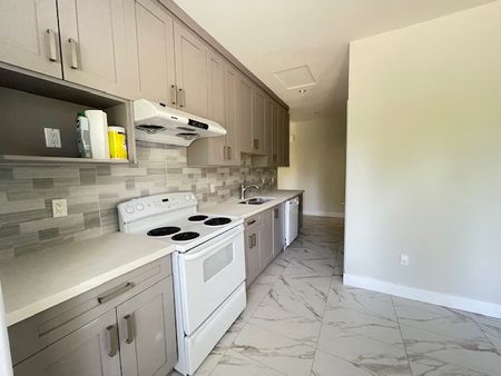 Very Special and Bright Second Storey Suite - Photo 5