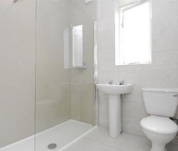 3 bedroom flat to rent - Photo 6