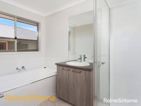 FAMILY HOME IN BOOROOMA - Photo 4