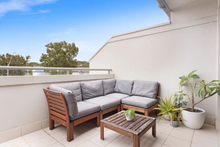 Relaxed Living Just a Stroll to the Beach - Photo 5