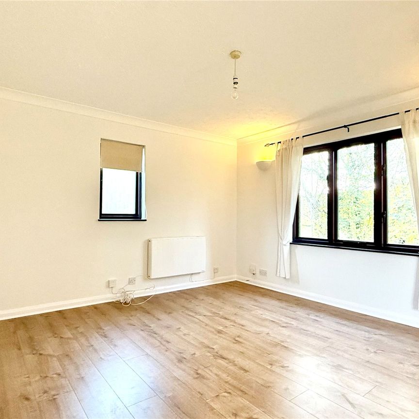 Othello Grove, Warfield Othello Grove, Warfield - Photo 2