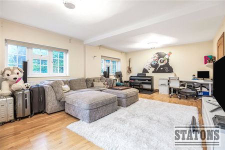 Totteridge Village, London - Photo 2