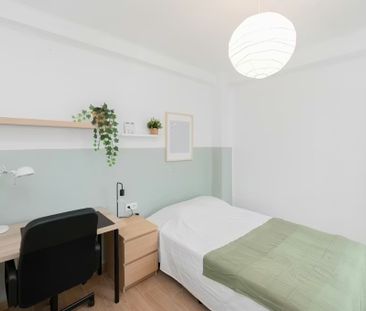 Calle Cristo de la Epidemia, Málaga, Andalusia 29013 - Photo 4