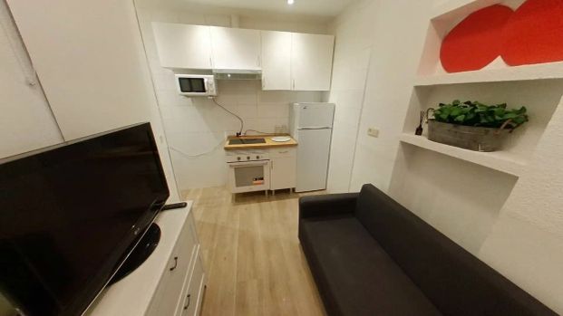 Piso de alquiler en Calle Carolinas, Bellas Vistas - Photo 1