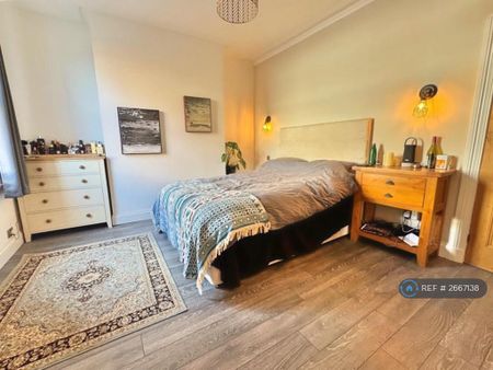 3 bedroom terraced house to rent - Photo 4