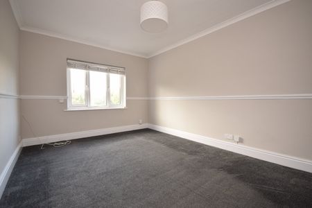 704A, King Lane, Leeds, West Yorkshire, LS17 7AW - Photo 2