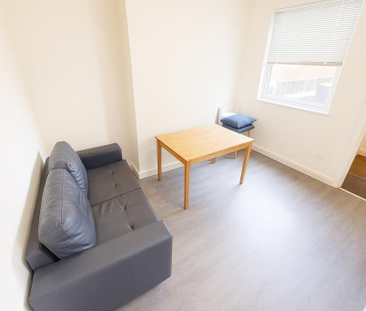 4 bedroom terraced house to rent - Photo 1
