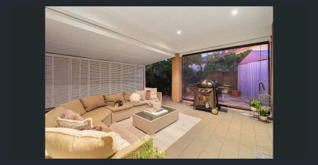 STUNNING HOME IN GREAT LOCATION!! - Photo 3