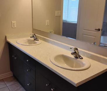 For Lease - 106 Benhurst Crescent, Brampton, Ontario - Photo 5