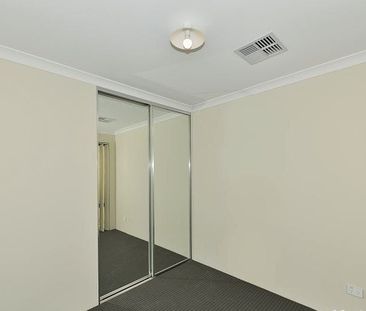 Easy care home in gated complex! - Photo 1