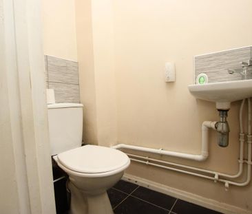 2 bedroom penthouse to rent - Photo 6