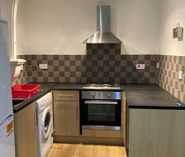 12 Ty Naba, Clydach. - Photo 5