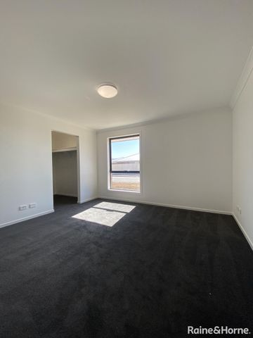 4 Bedroom Home Family Home - Photo 2