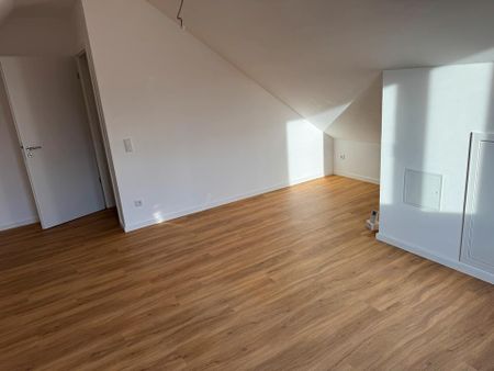 Zu vermieten - Dachgeschosswohnung- Erstbezug - Photo 2