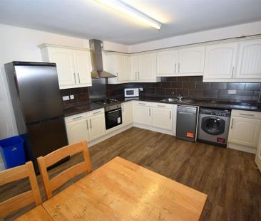 3 bedroom flat to rent - Photo 6