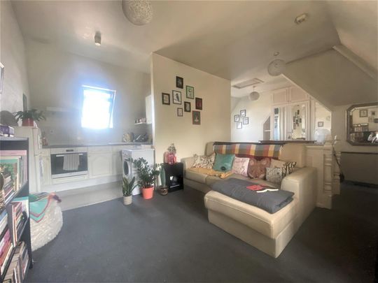 Hillingdon Hill, Hillingdon, UB10 - Photo 1