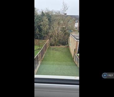 3 bedroom semi-detached house to rent - Photo 2