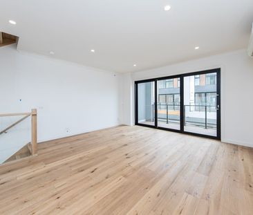 20 Velvet Road, Port Melbourne VIC 3207 - House For Rent | Domain - Photo 1