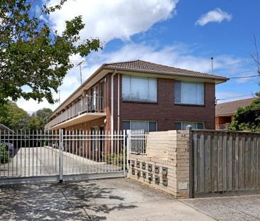 Bright & Convenient Ormond Apartment with Secure Parking - Photo 2