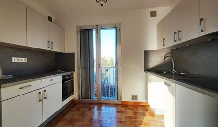 APPARTEMENT 3 PIECES- proche commerces, - Photo 3