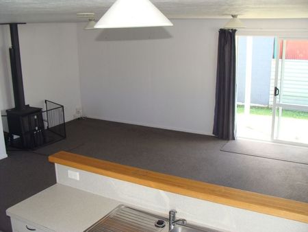 4 Bedroom Family Home in Inglewood - Photo 2