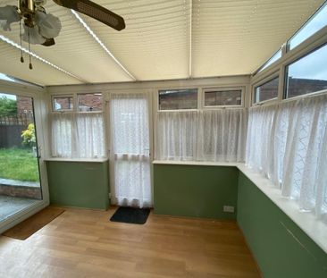 5 bedroom semi-detached house to rent - Photo 4