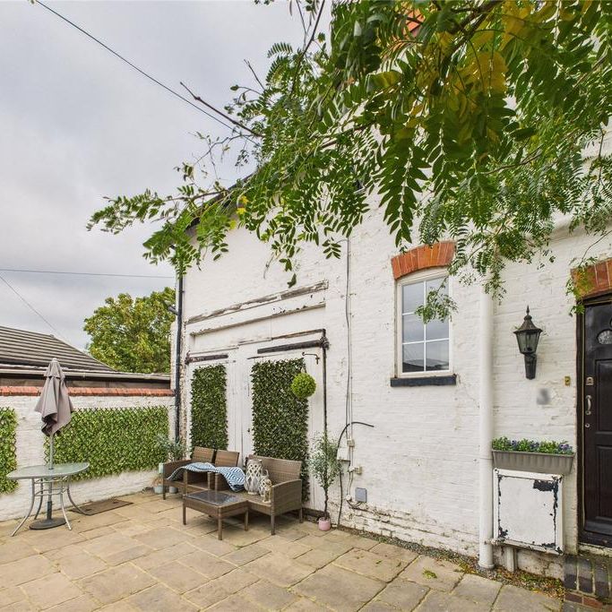 2 bedroom maisonette to rent - Photo 1