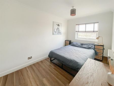 Queens Gardens, Eastbourne, BN21 3EF - Photo 5